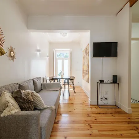 Bright & Stylish In Lx Factory Apartment